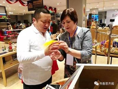 薪火相傳，巧手繪非遺——記哈爾濱市尚威志愿者協會文化志愿者分會參加“哈深哈”麥秸畫展示活動